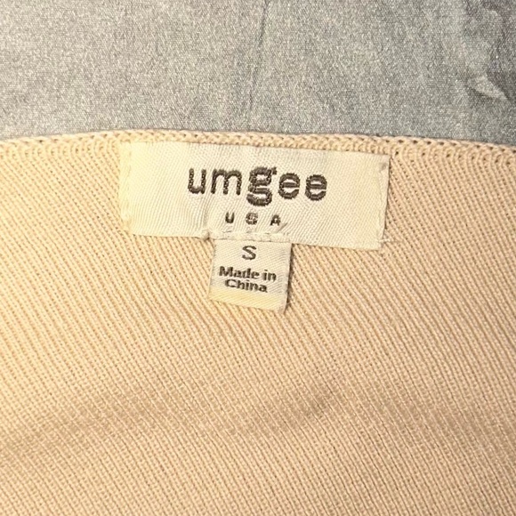 UMGEE USA Womens US Small Cream Ivory Sweater with Asymmetrical Collar Pre-Owned - Picture 3 of 3